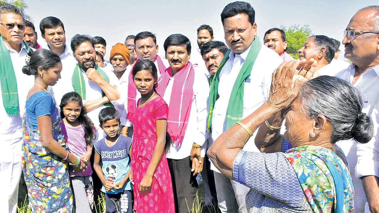 అప్పులపాలైనం.. ఎట్ల బతుకాలె..!