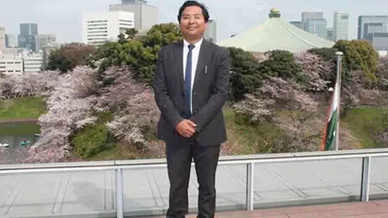 భవనంపై నుంచి దూకి విదేశాంగ శాఖ అధికారి ఆత్మహత్య!