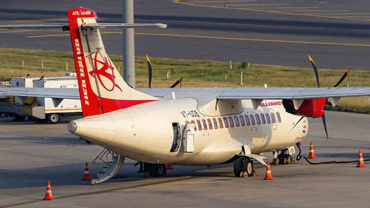 Technical Glitch | బ్రేక్స్‌ ఫెయిల్‌ కావడంతో రన్‌వేపై దూసుకెళ్లిన విమానం.. ప్రముఖులకు తప్పిన ప్రమాదం