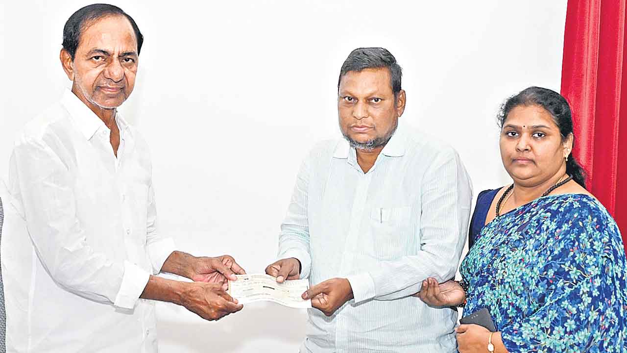 కార్యకర్తకు అధినేత ఆత్మీయ భరోసా