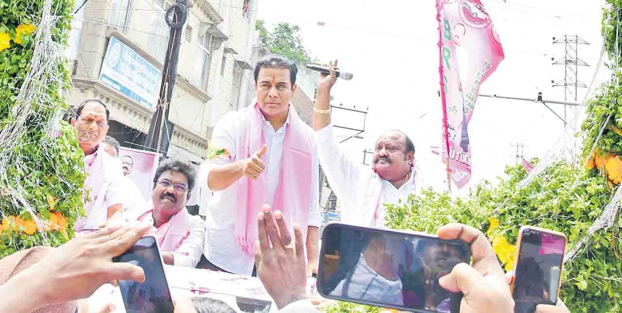 కేటీఆర్‌కు ఘన స్వాగతం