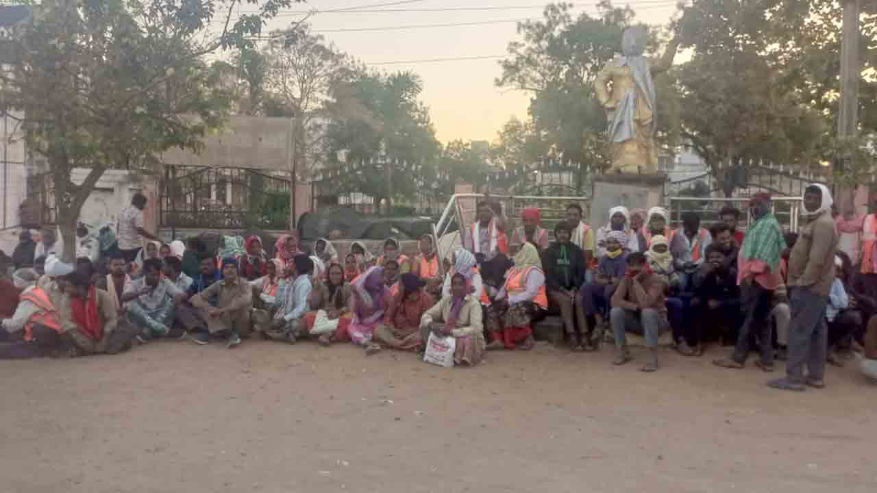 Muncipal workers | మున్సిపల్ కార్మికుల రెండు నెలల జీతాలు వెంటనే చెల్లించాలి : సీఐటీయూ డిమాండ్