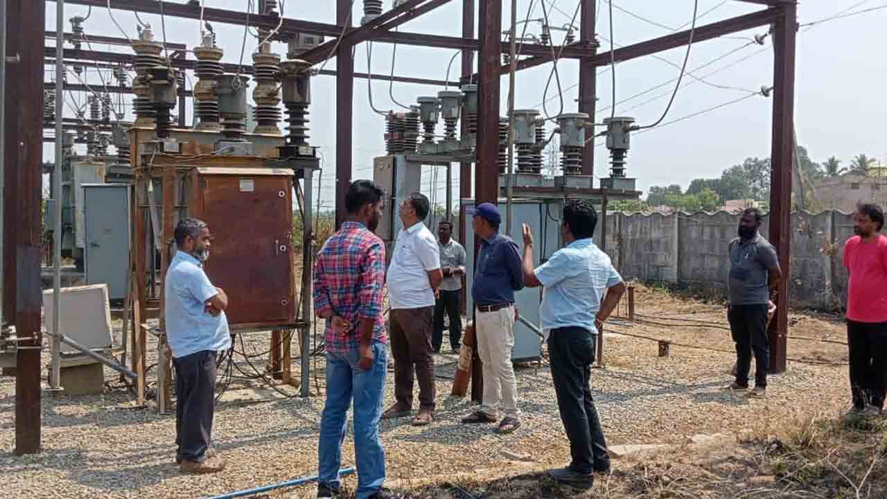 SE Shravan Kumar | వినియోగదారులకు సక్రమంగా విద్యుత్ సరఫరా చేయాలి : ఎస్‌ఈ శ్రావణ్ కుమార్