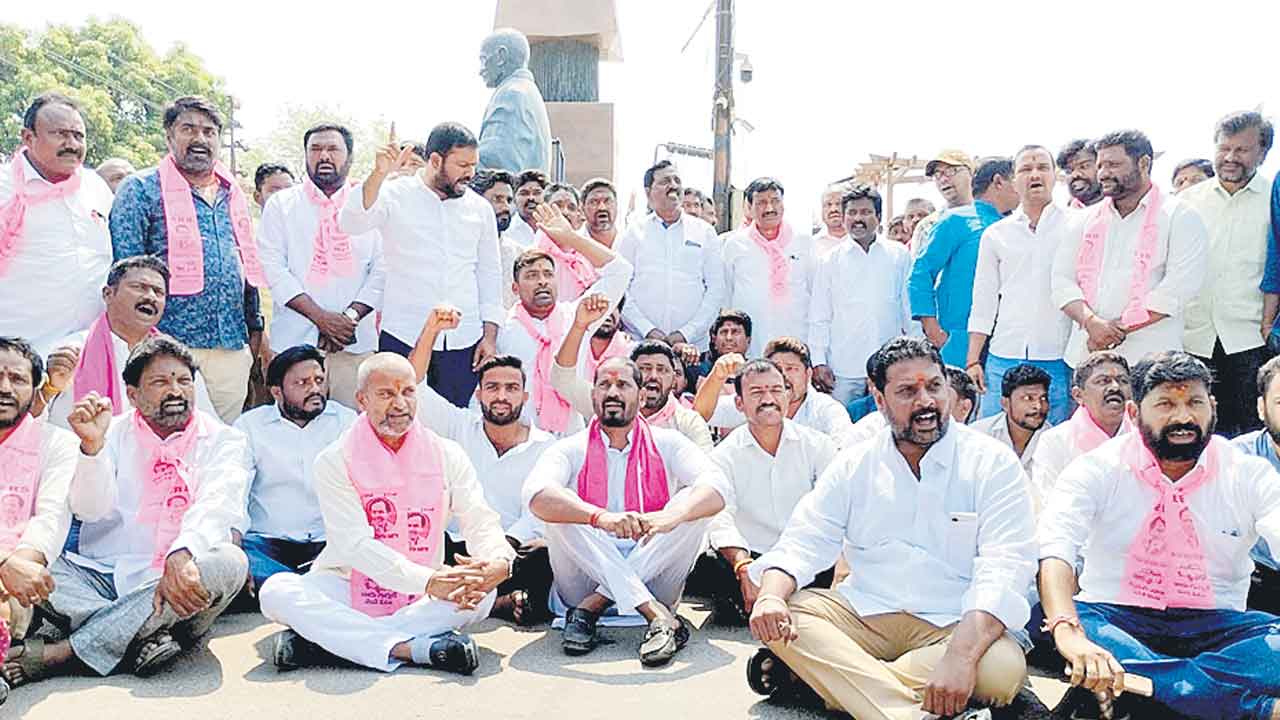 తడి బట్టలతో వచ్చిన.. మీకు వచ్చే దమ్ముందా..?