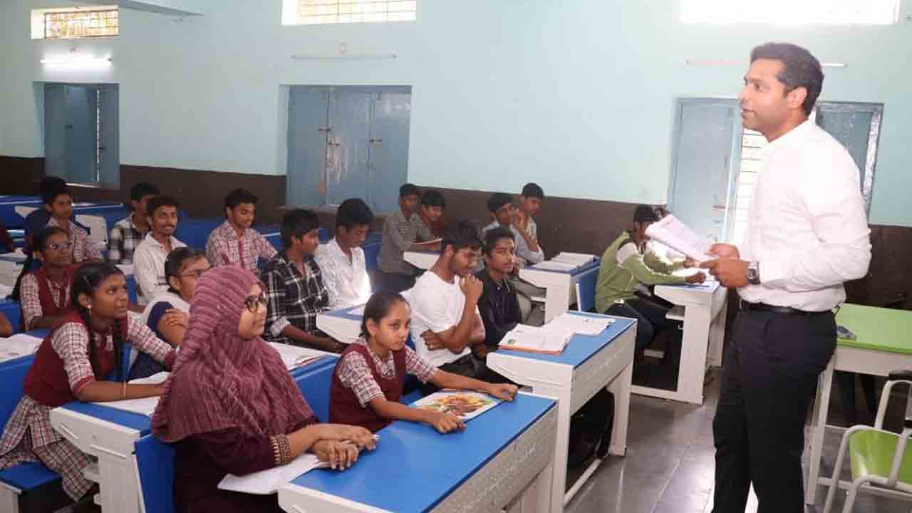 చదువుతోనే సమాజంలో మంచి గుర్తింపు