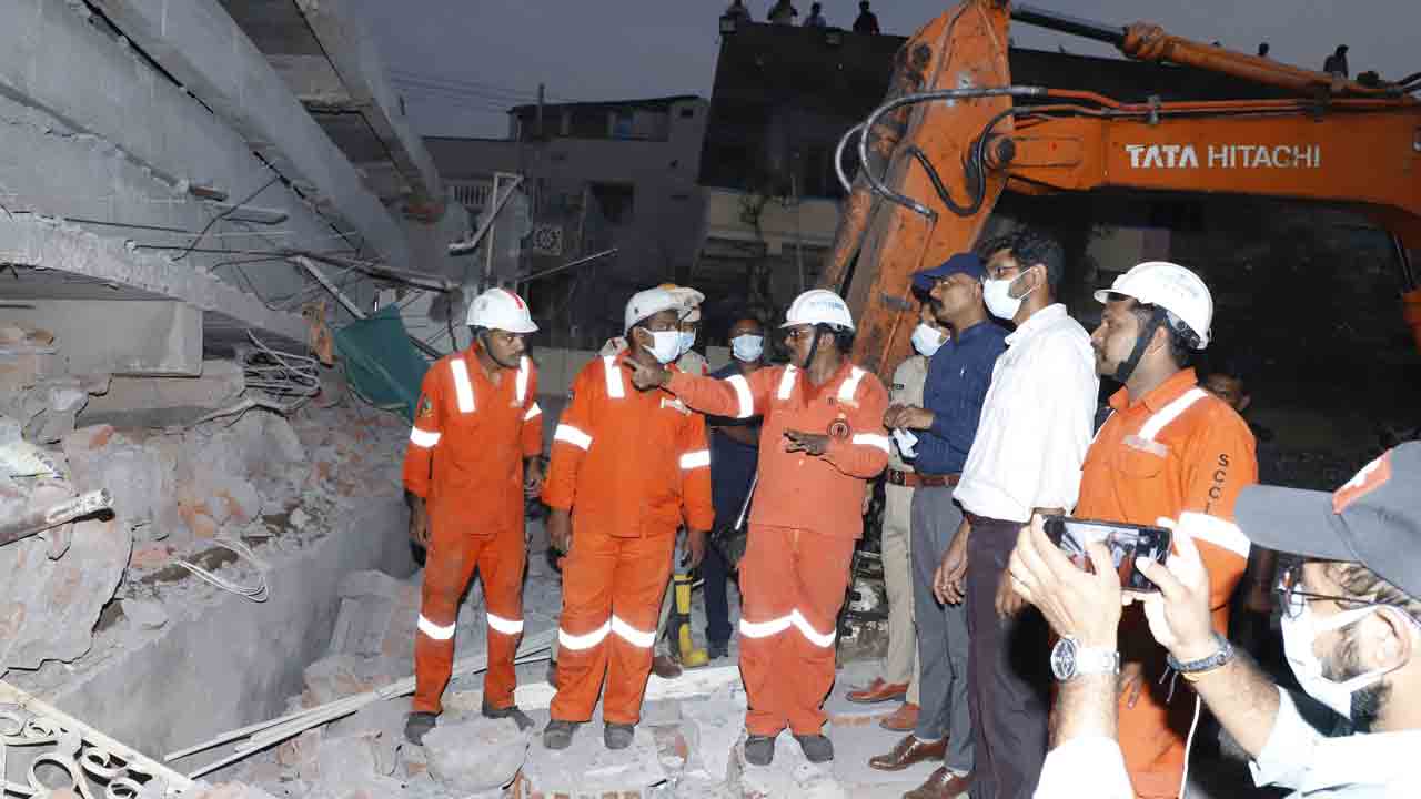 ‘కూలి’న బతుకులు!