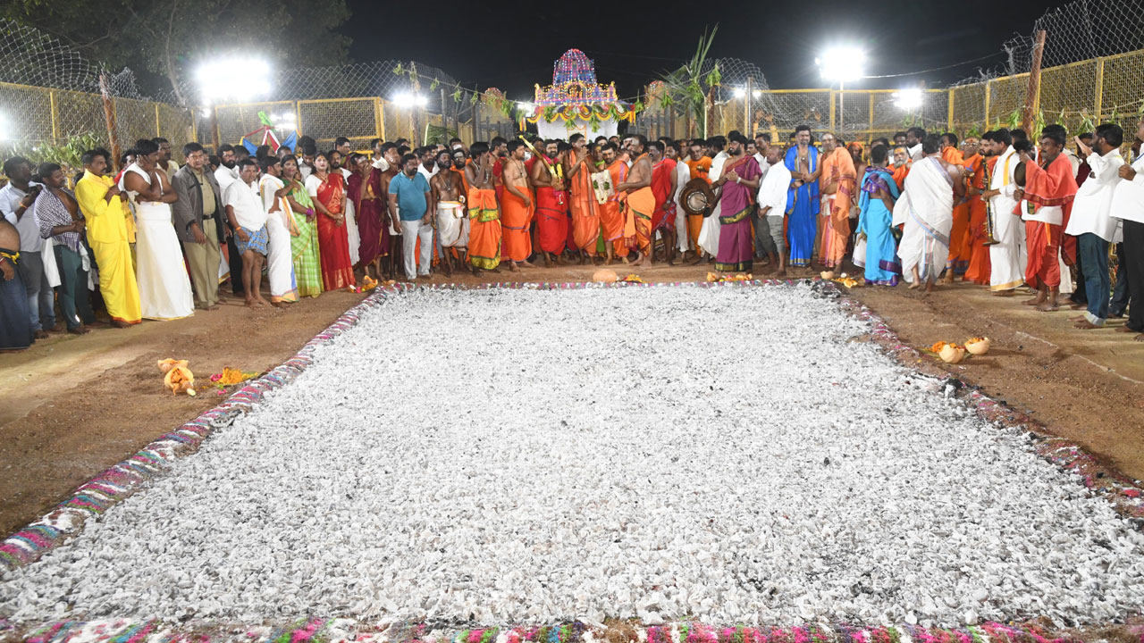 Mallanna Jathara | ఘనంగా అగ్నిగుండాలు.. ముగిసిన కొమురవెల్లి మల్లన్న జాతర.. ఫొటోలు