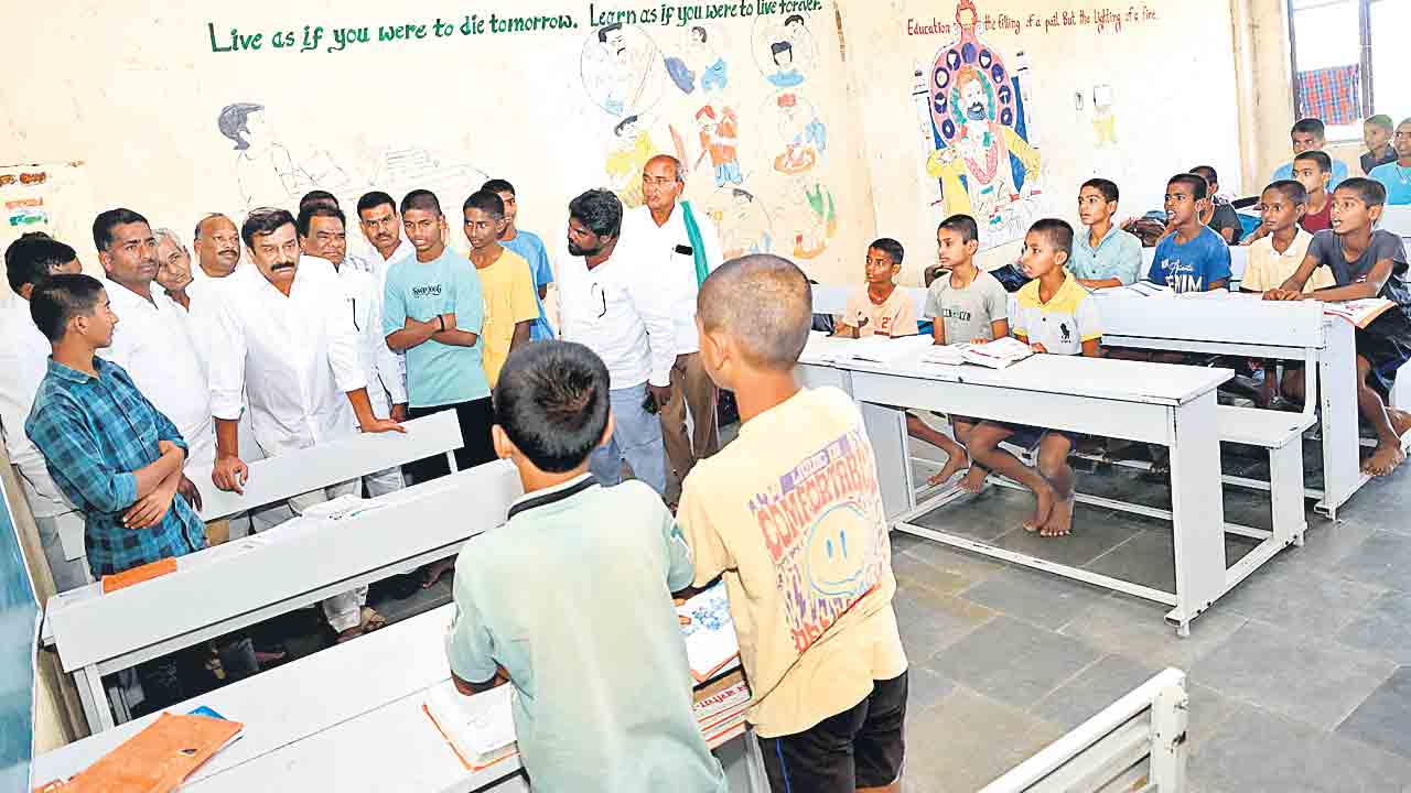 కాంగ్రెస్‌ పాలనలో గురుకులాలు నిర్వీర్యం