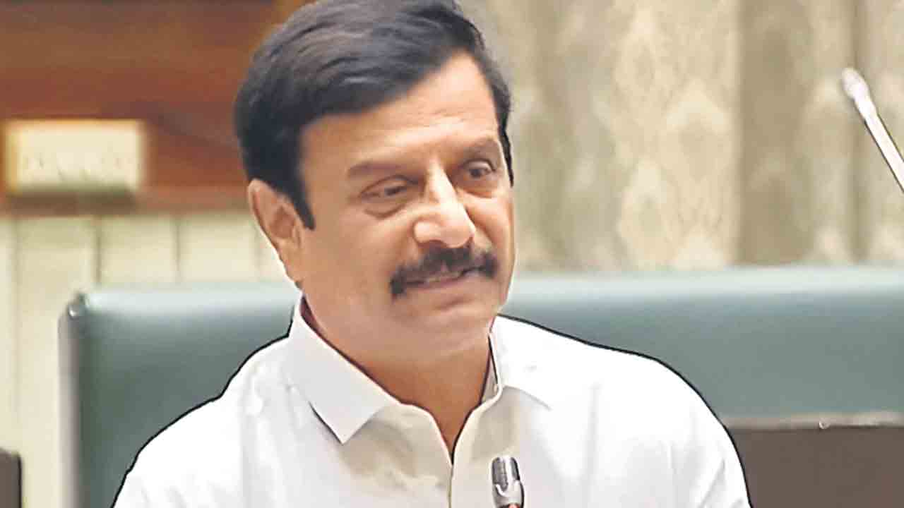 నీళ్లిచ్చి పంటలను కాపాడండి