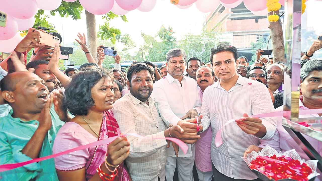 KTR | మాట నిలుపుకొన్న కేటీఆర్‌.. సిరిసిల్లలో సొంత ఖర్చుతో అభిమానికి టీస్టాల్‌