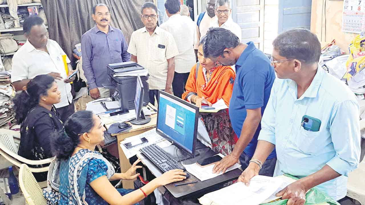 అయోమయం.. గందరగోళం.. నిర్మల్‌ జిల్లాలో ఎల్‌ఆర్‌ఎస్‌కు స్పందన కరువు