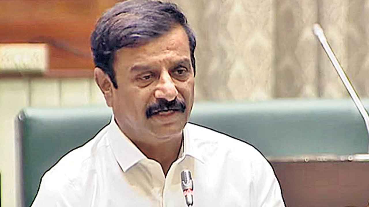 విద్యార్థి ఉరేసుకొనే పరిస్థితి ఎందుకొచ్చింది?