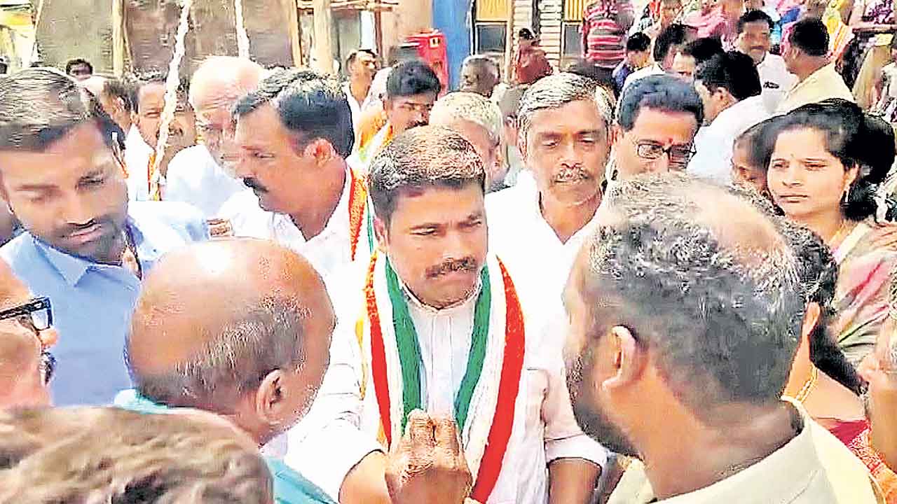 కాంగ్రెస్‌ ఎమ్మెల్యే నిలదీత