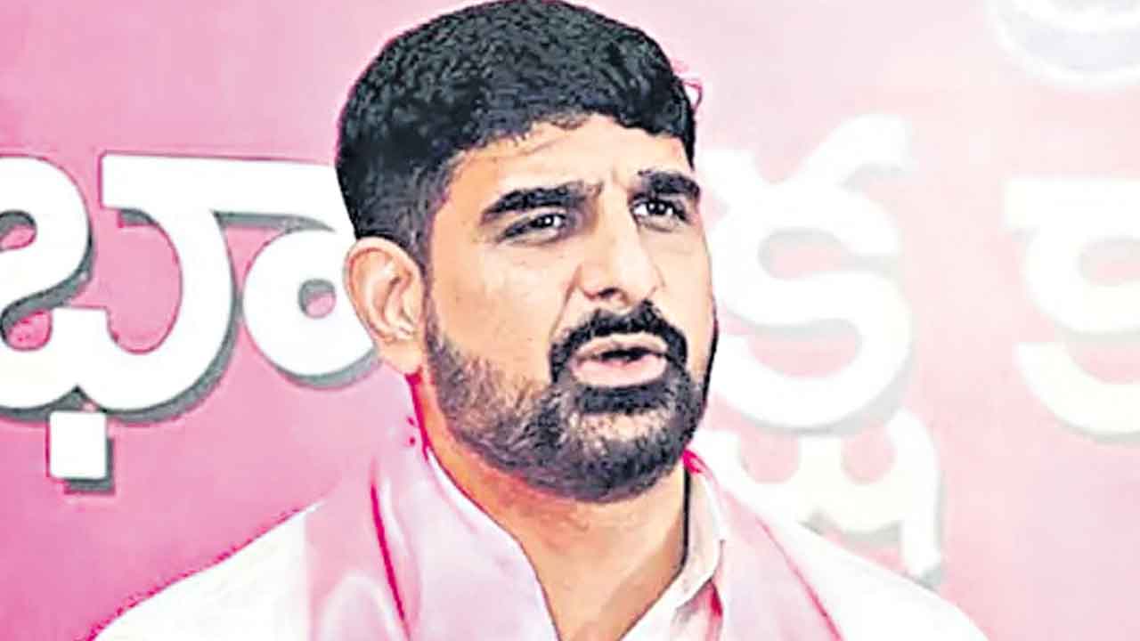 హెచ్‌సీయూ ఘటనపై నెటిజన్లు ఫైర్‌