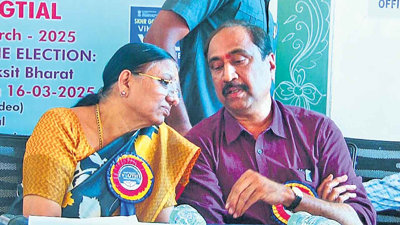 అదనపు కలెక్టర్‌ వర్సెస్‌ ఎమ్మెల్యే సంజయ్‌