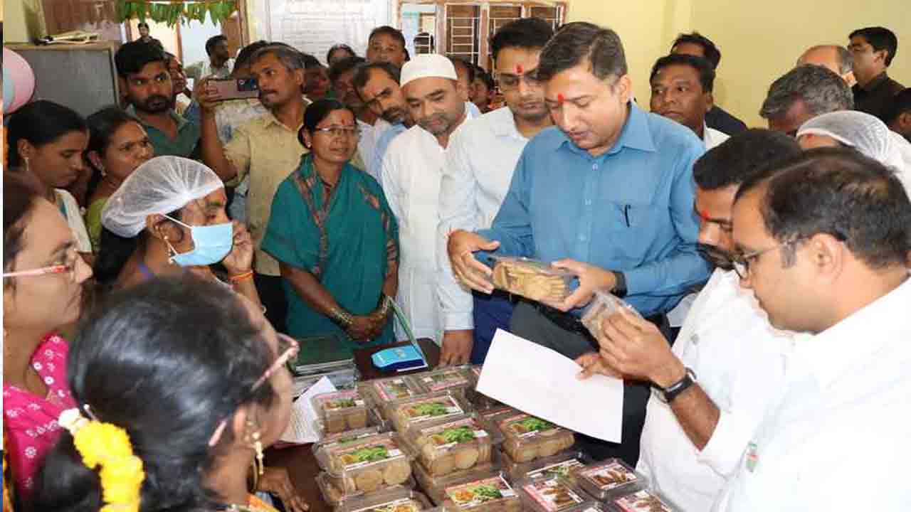 MLA Vedma Bojju Patel | మహిళలు ఆర్థిక సాధికారత సాధించాలి : ఎమ్మెల్యే వెడ్మ బొజ్జు పటేల్‌