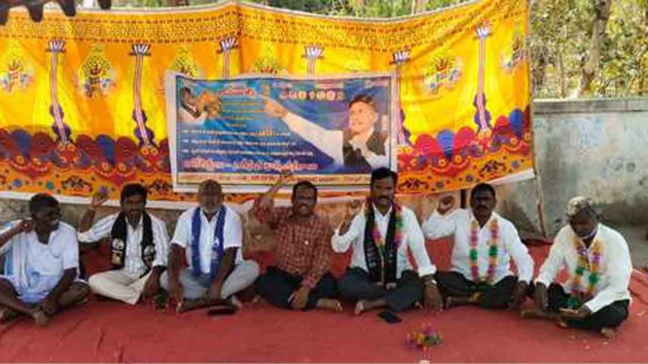 సీఎం రేవంత్ రెడ్డి మాదిగలను మోసం చేస్తున్నడు : ఎమ్మార్పీఎస్