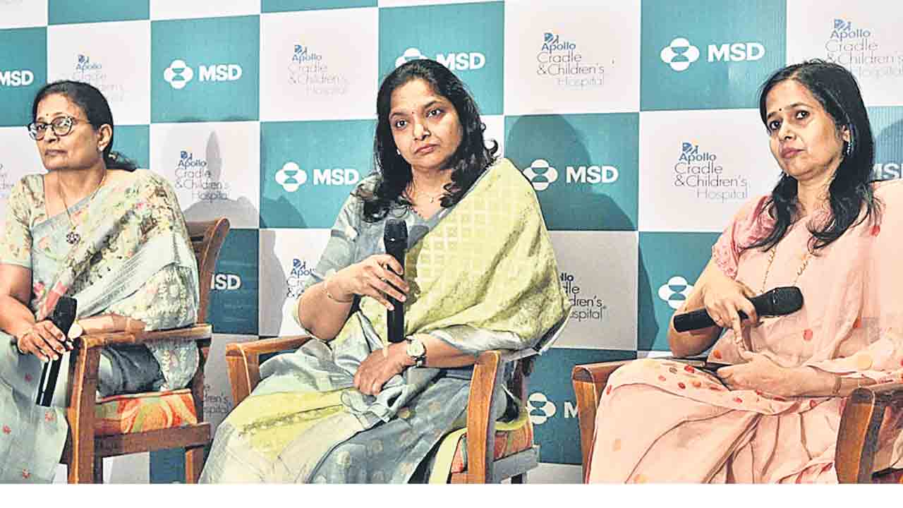 మహిళల్లో వచ్చే క్యాన్సర్లకు.. ముందస్తు టీకాలతో చెక్‌