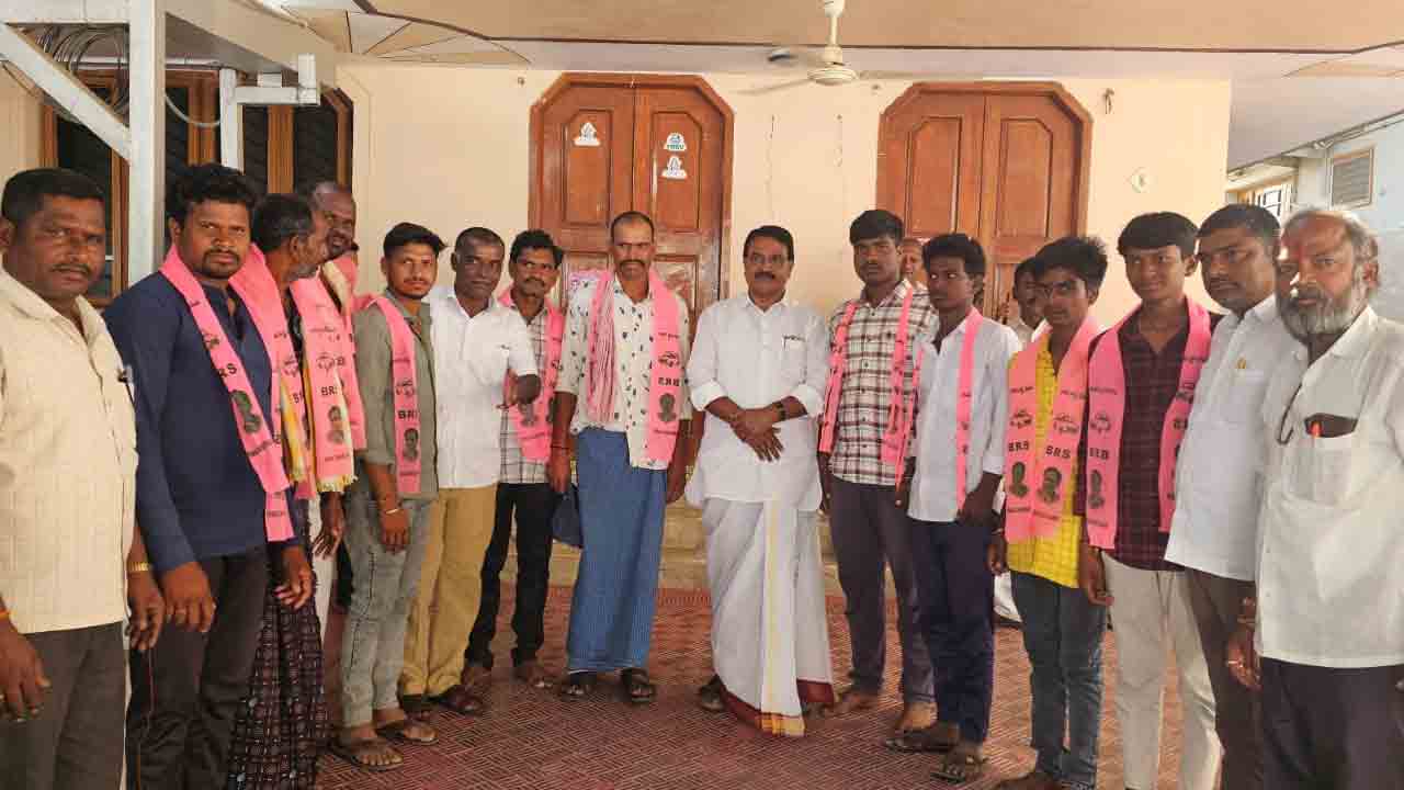 బీఆర్‌ఎస్‌లో చేరిన కాంగ్రెస్‌ కార్యకర్తలు