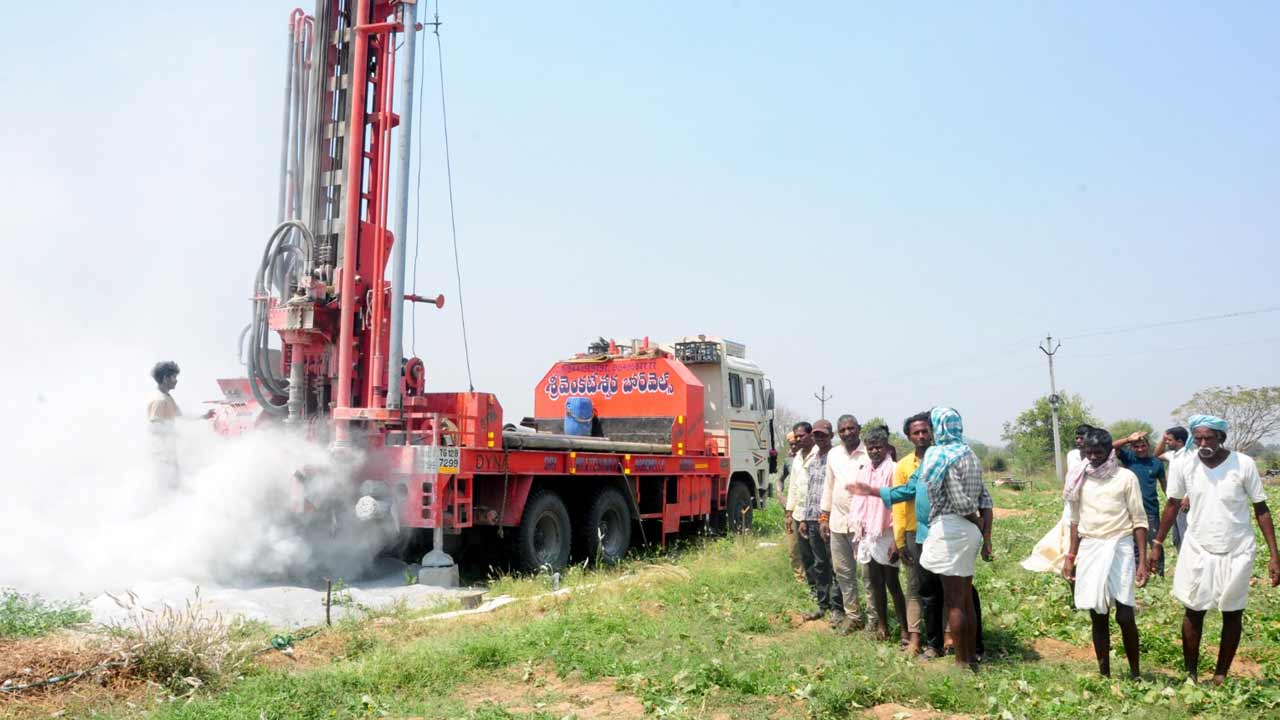 చివరి రైతులకు ఉరి బోరుమంటున్నారు!