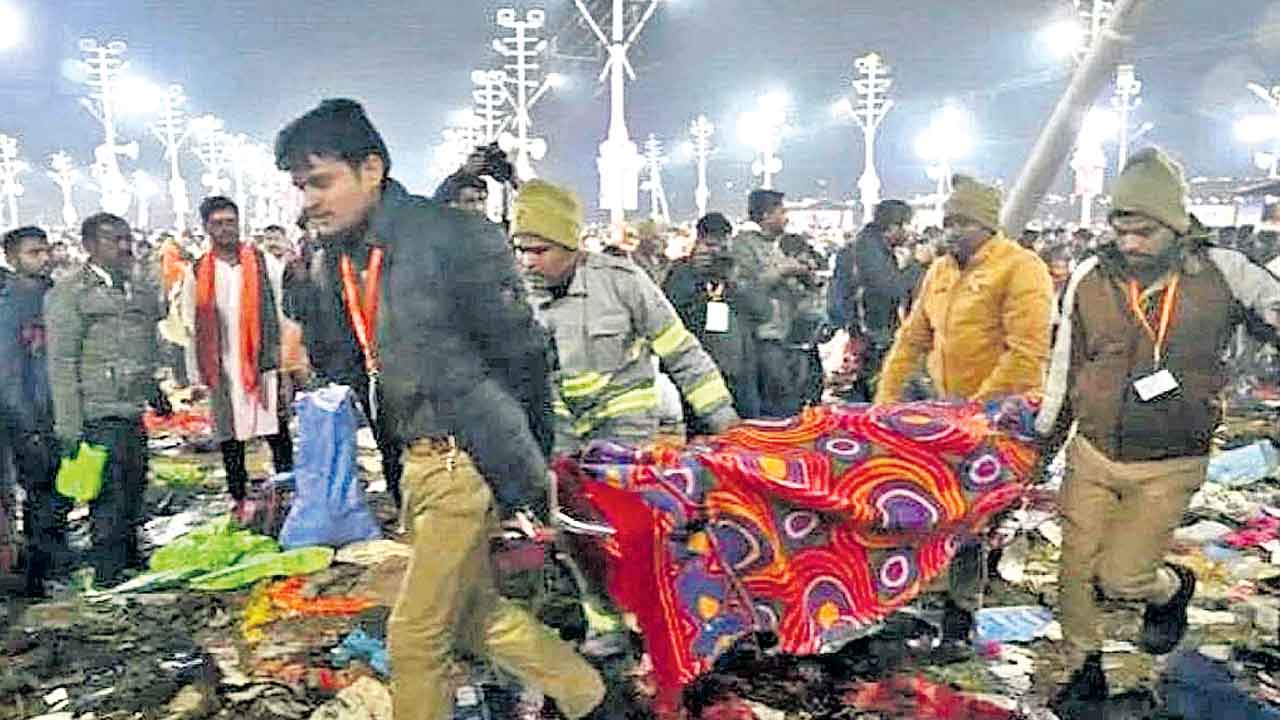 మహాకుంభ్‌ బాధితులకు అందని పరిహారం.. అందేదెన్నడు?