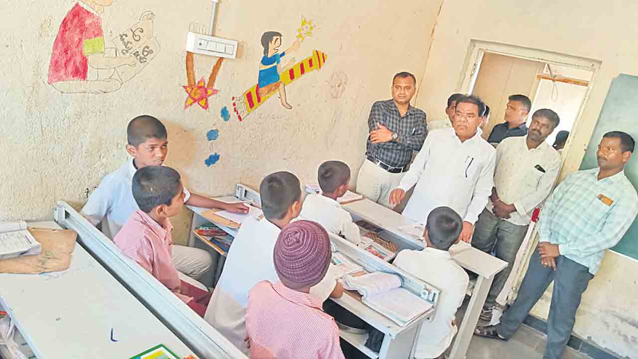 విద్యార్థి ఆత్మహత్యాయత్నం