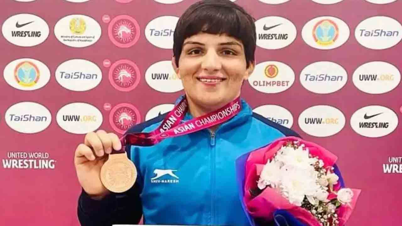 మనీషాకు స్వర్ణం