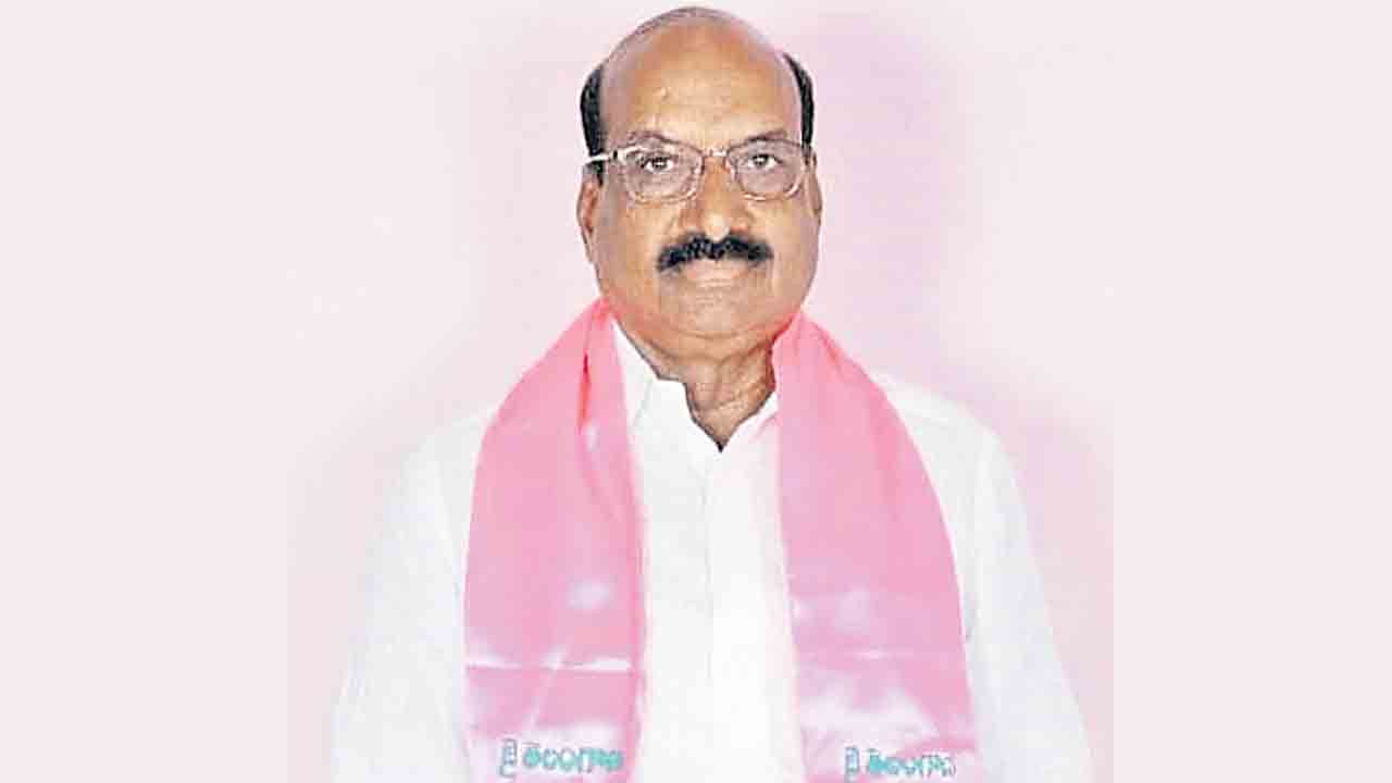 కాంగ్రెస్ అసమర్థ పాలనతో రైతులకు కష్టాలు