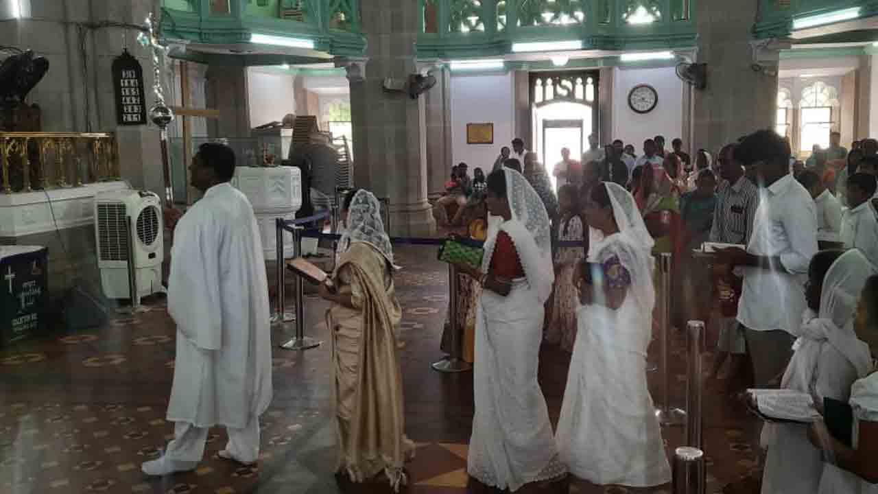 Medak Church | మెదక్‌ చర్చిలో దైవ సందేశం.. భక్తుల ప్రార్థనలు