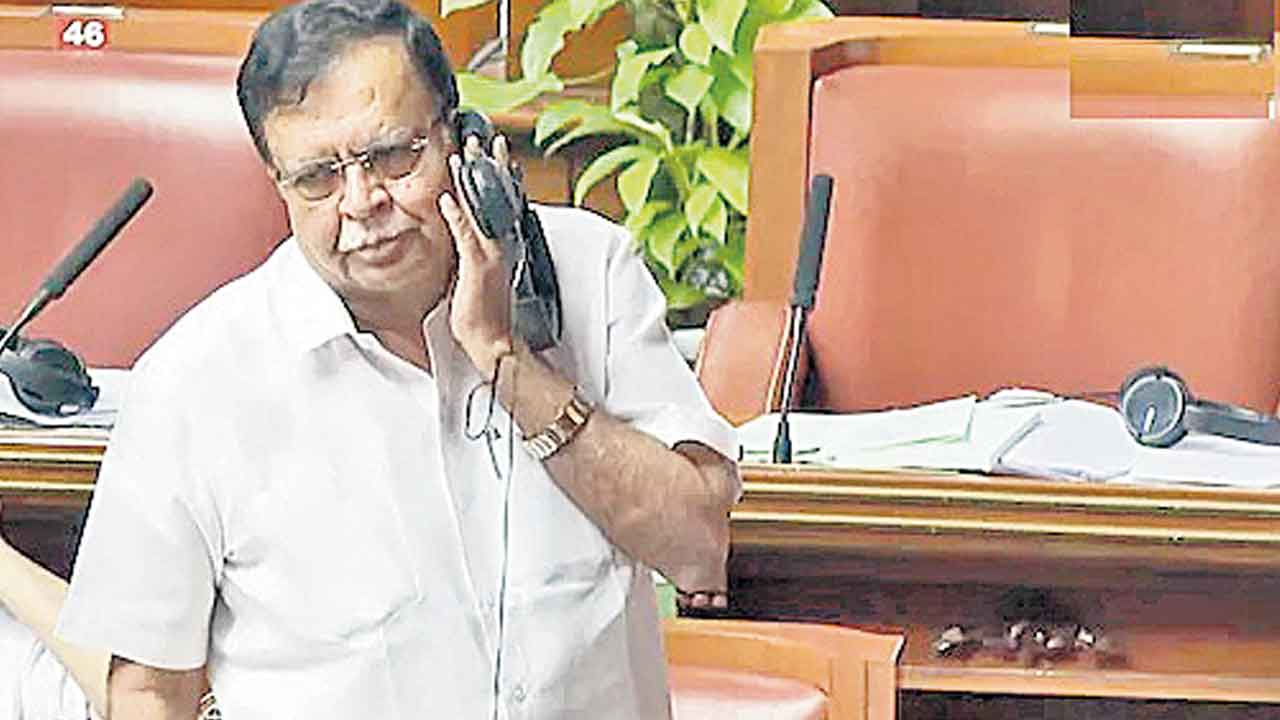 హనీ ట్రాప్‌లో 48 మంది నేతలు!