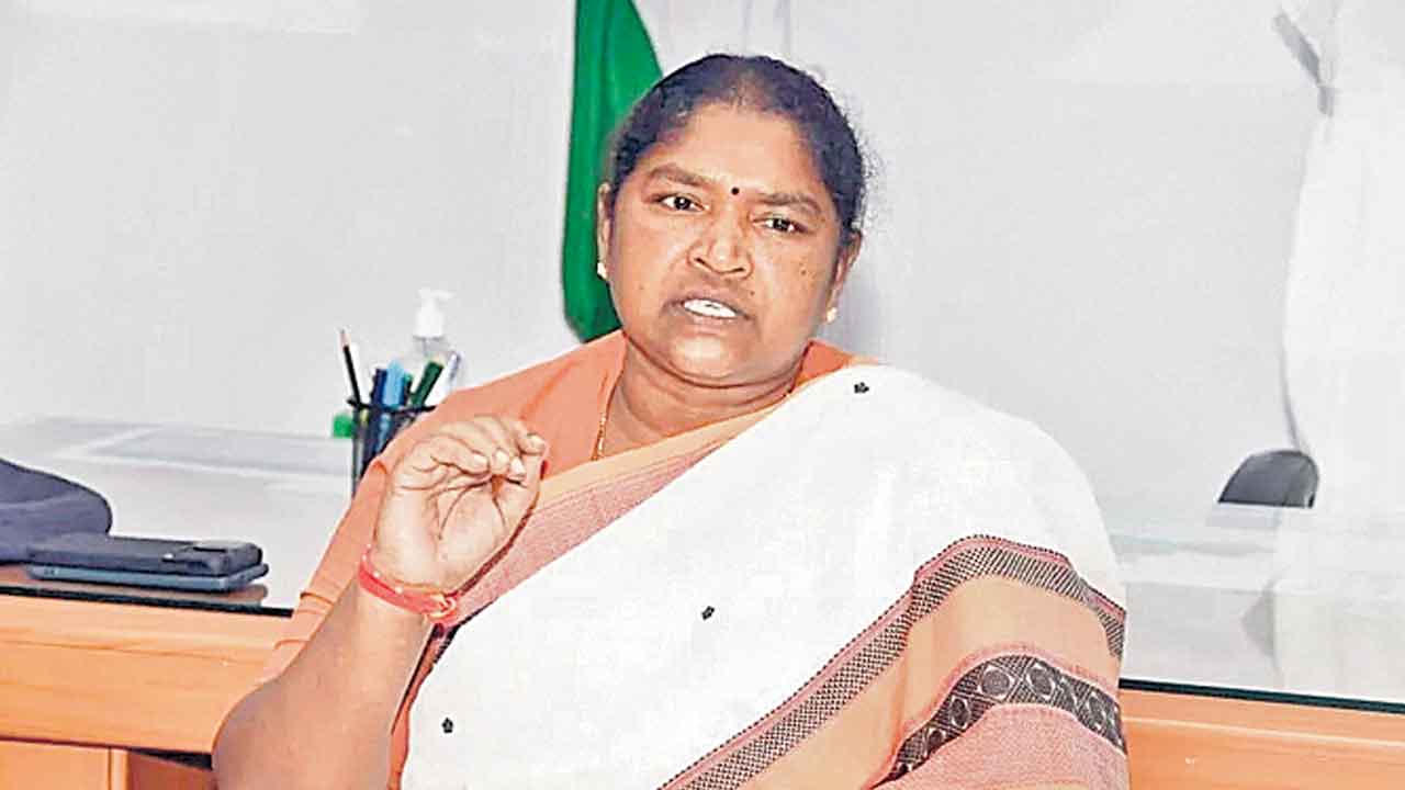 కష్టపడి ఎదిగితే.. ఇబ్బంది పెడుతున్నరు