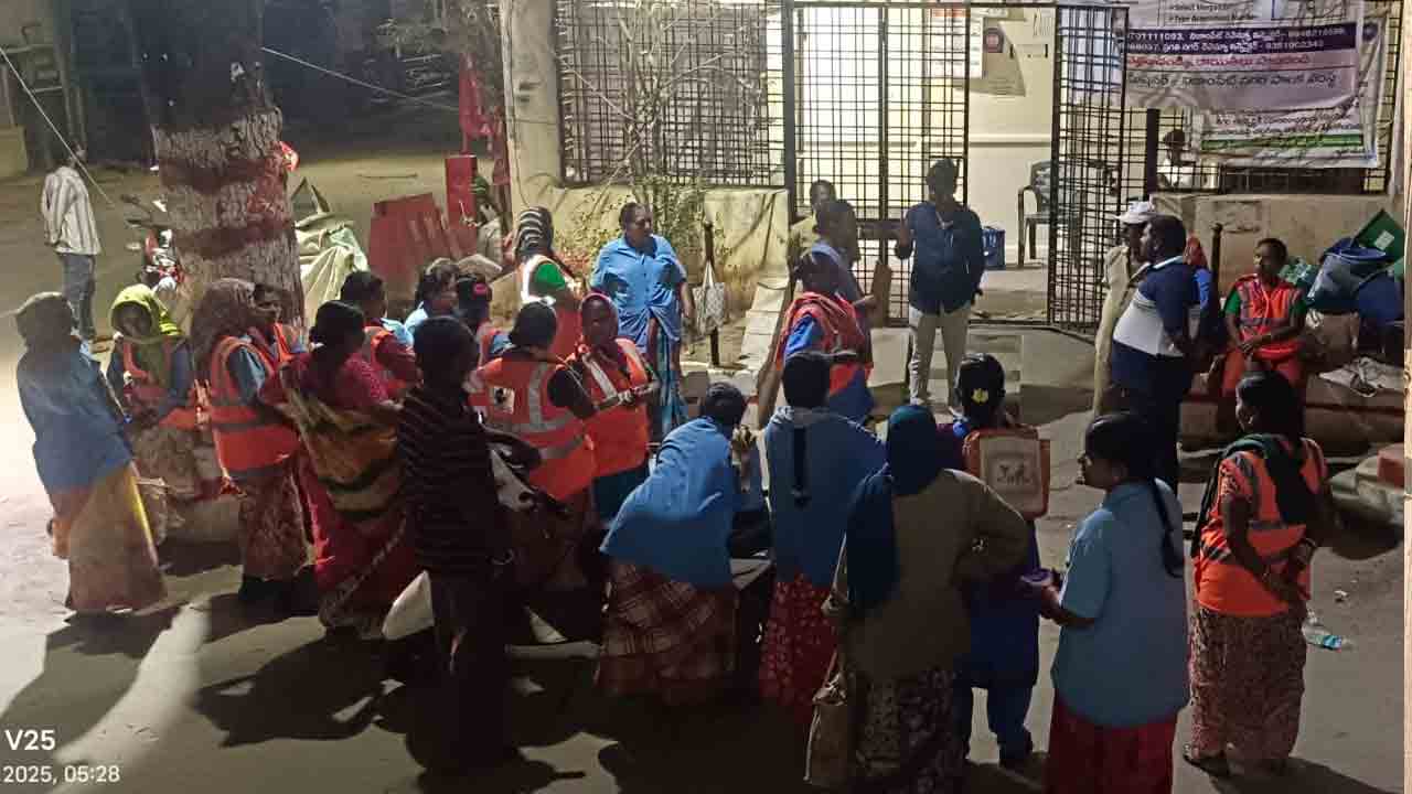 Municipal Workers | మున్సిపల్ కార్మికుల పని గంటలు తగ్గించాలి: ఏఐటీయూసీ రాష్ట్ర కౌన్సిల్ సభ్యుడు శ్రీనివాస్