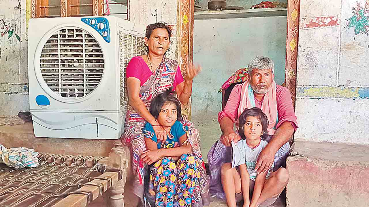 Property Tax | ఇంటి పన్ను కట్టలేదని తలుపులు తీసుకెళ్లారు.. భూపాలపల్లిలో మున్సిపల్‌ అధికారుల నిర్వాకం