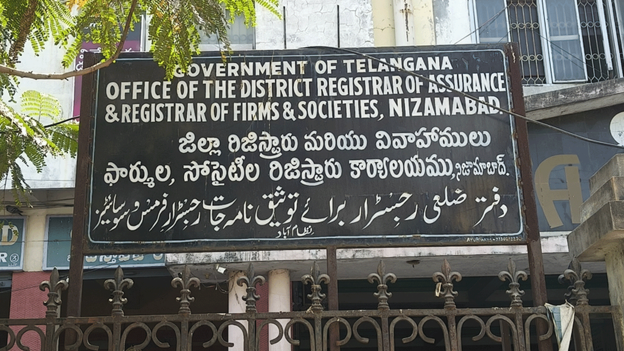 ACB Raids | రూ.10 వేలు లంచం తీసుకుంటూ ఏసీబీకి పట్టుబడ్డ సబ్ రిజిస్ట్రార్‌