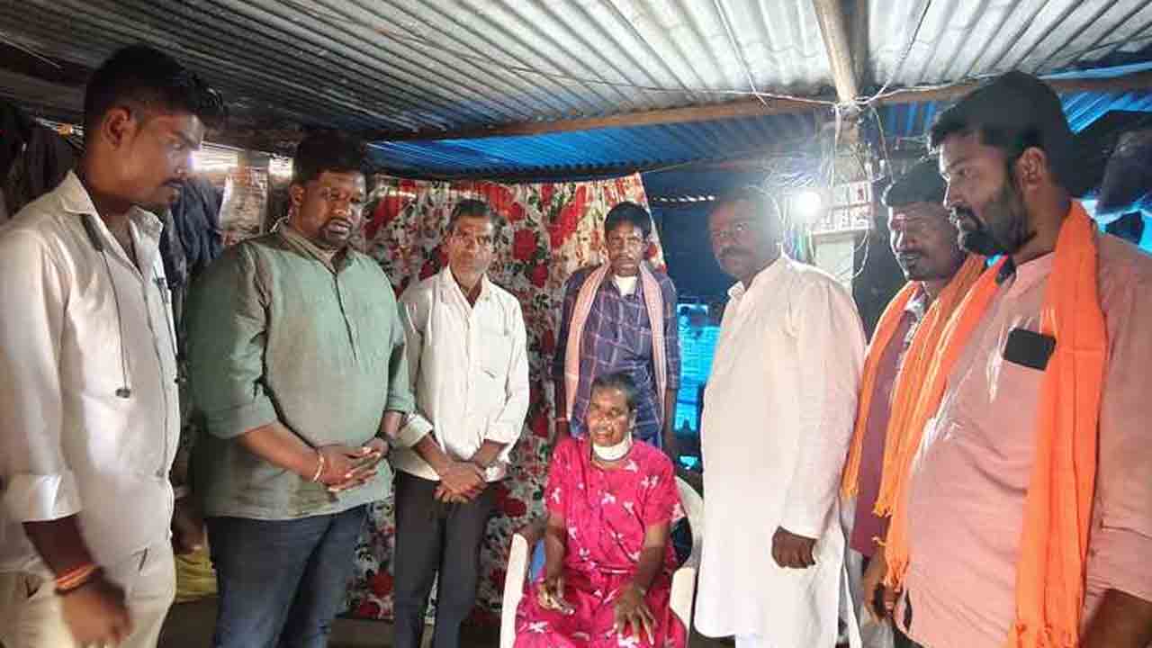 Financial Assistance | రుద్రూర్‌లో బాధిత కుటుంబాలకు ఎన్‌ఆర్‌ఐ ఆర్థిక సహాయం