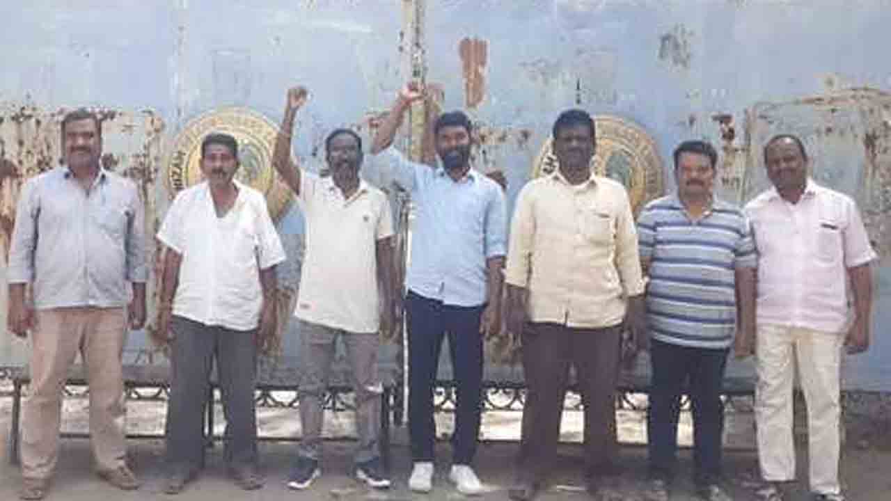 NSF Labors Dharna | షుగర్‌ ఫ్యాక్టరీ కార్మికుల సమస్యలను పరిష్కరించాలని కార్మిక సంఘాలు ధర్నా