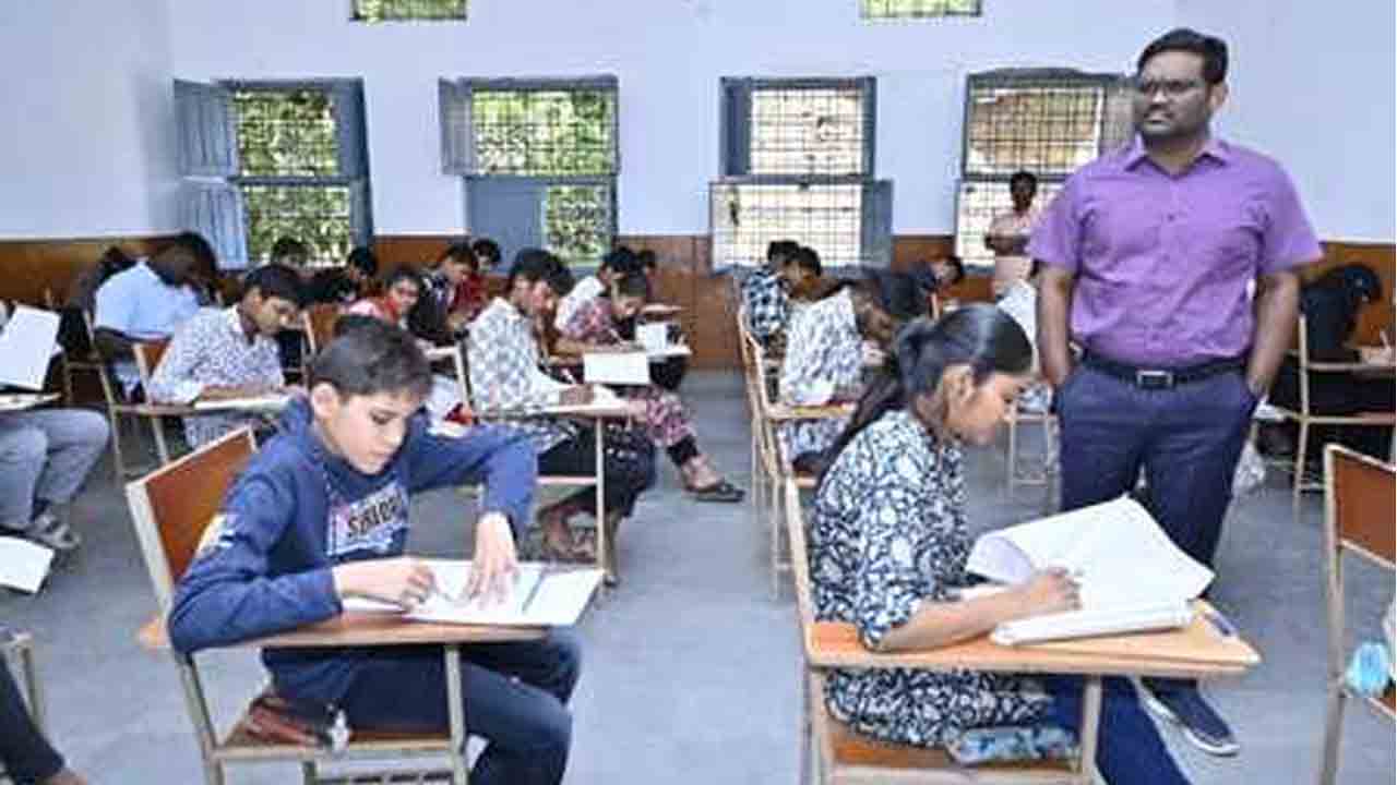 Inter Exams | ఇంటర్ పరీక్షలు ప్రారంభం.. కేంద్రాన్ని తనిఖీ చేసిన కలెక్టర్‌