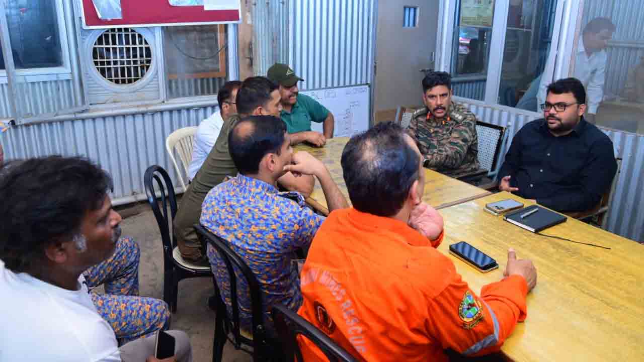 SLBC tunnel | ఎస్‌ఎల్‌బీసీ సొరంగంలో కొనసాగుతున్న రెస్క్యూ ఆపరేషన్