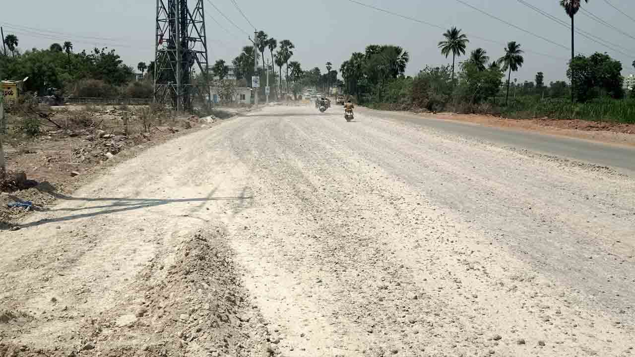 Nagaram Road Works | కంకర వేశారు.. కానీ బీటీ రోడ్డు వేయడం మరిచారు