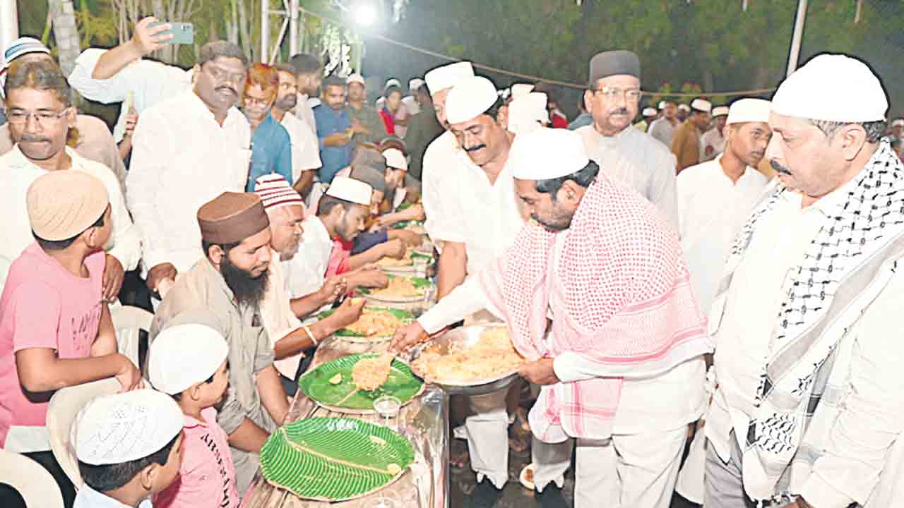 సంస్కృతులను గౌరవించుకునేందుకే ఇఫ్తార్‌