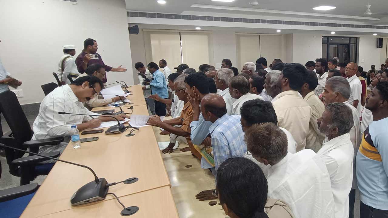 ఇసుక తోడవట్టె.. పంటలు ఎండబట్టె..!