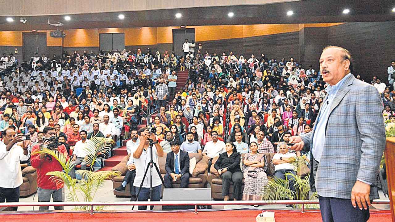 దేశాభివృద్ధికి నూతన ఆవిష్కరణలు అవసరం