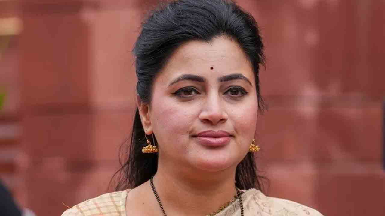 Navneet Rana | ఔరంగజేబ్‌పై ప్రేమ ఉంటే ఇళ్లలో సమాధులు కట్టుకోండి.. బీజేపీ నాయకురాలు నవనీత్‌ రాణా ఫైర్‌