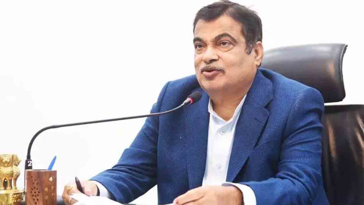 ఆర్నెల్లలో పెట్రోల్‌ కార్లు, ఈవీ ధరలు సమానం