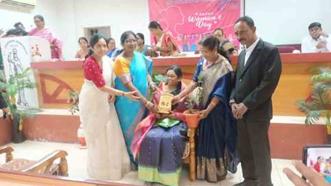 Justice Sunita Kunchala |  మహిళలు అన్ని రంగాల్లో రాణించాలి : జిల్లా ప్రధాన న్యాయమూర్తి సునీత కుంచాల