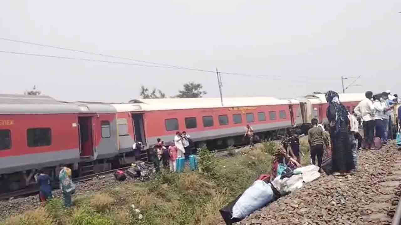 పట్టాలు తప్పిన కామాఖ్య ఎక్స్‌ప్రెస్‌