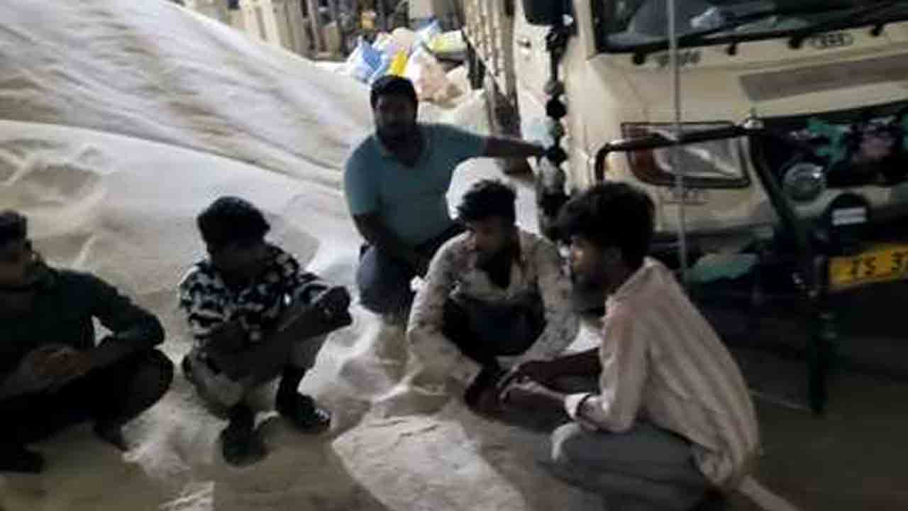 PDS Rice | అధికారులను ప్రలోభపెట్టి.. ఖిల్లా ఘనపూర్‌లో అక్రమ రేషన్ బియ్యం దందా