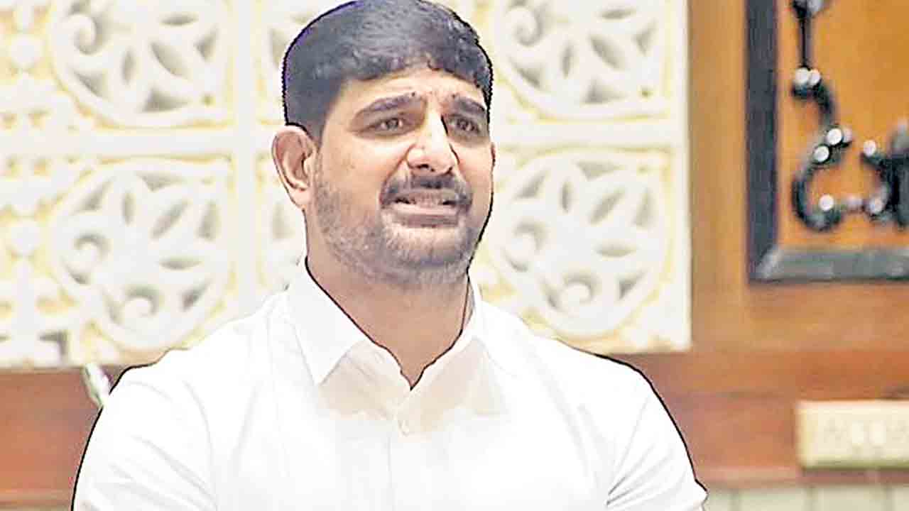 పాడి కౌశిక్‌రెడ్డికి ఊరట