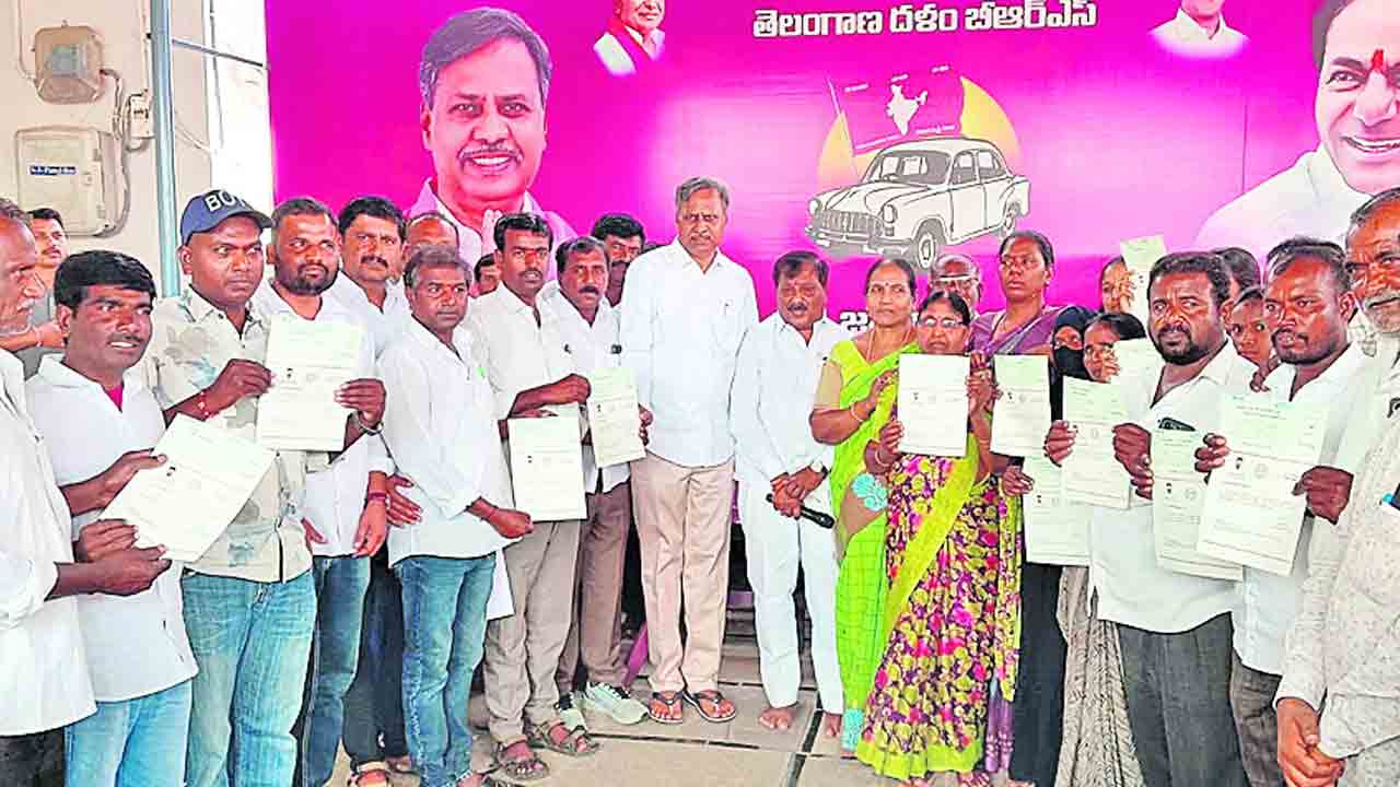 నీళ్లివ్వకుండా రైతుల మధ్య చిచ్చు