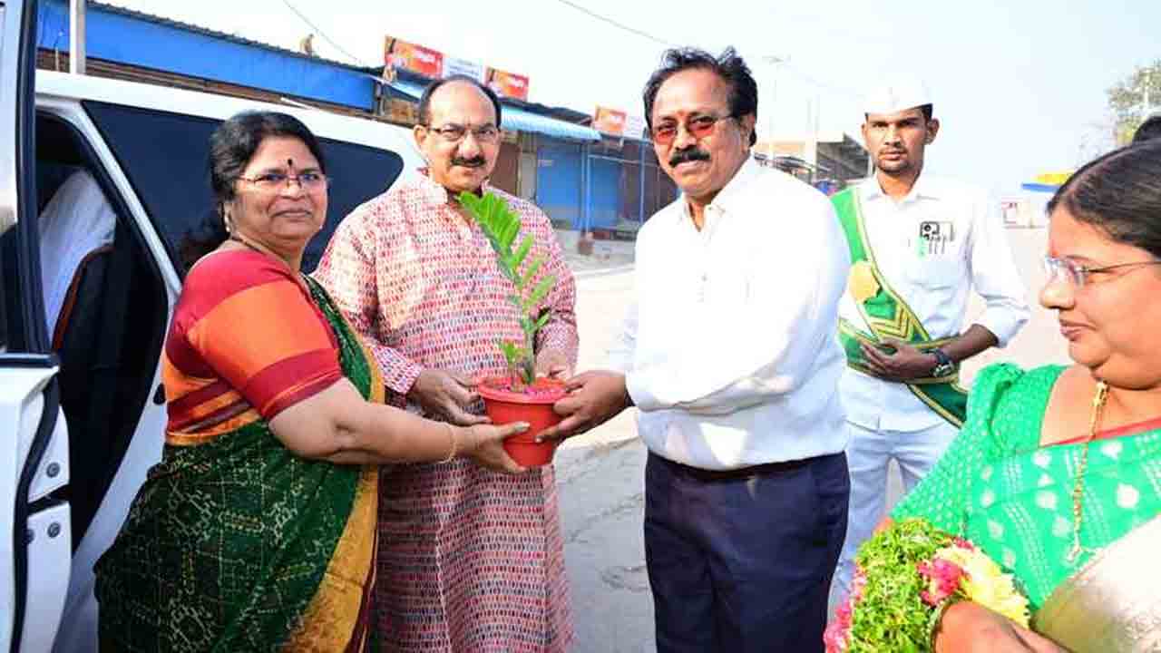 ఏడుపాయల దుర్గమ్మను దర్శించుకున్న పాట్నా హైకోర్టు న్యాయమూర్తి